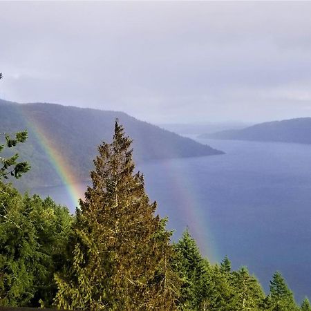 Moon Water Lodge Malahat Экстерьер фото