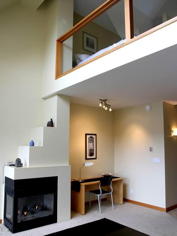 Moon Water Lodge Malahat Экстерьер фото