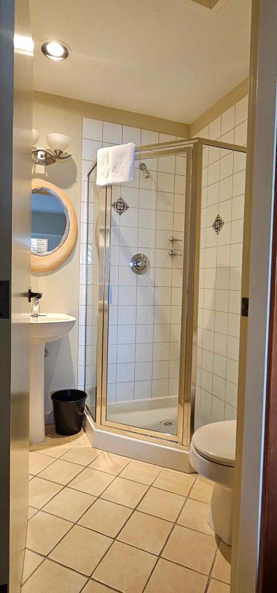 Moon Water Lodge Malahat Экстерьер фото