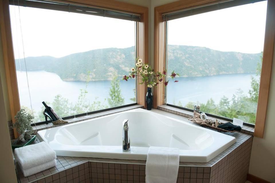 Moon Water Lodge Malahat Экстерьер фото