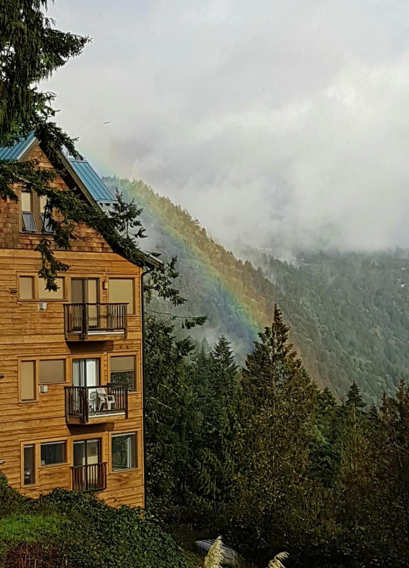 Moon Water Lodge Malahat Экстерьер фото