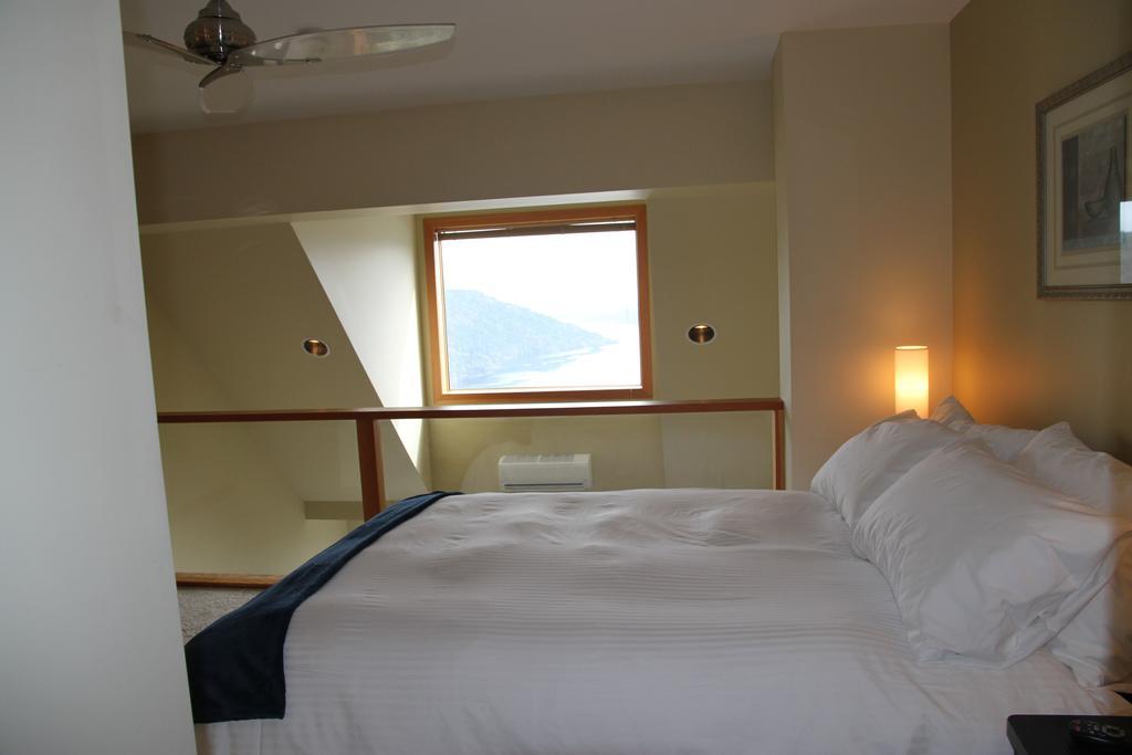 Moon Water Lodge Malahat Номер фото