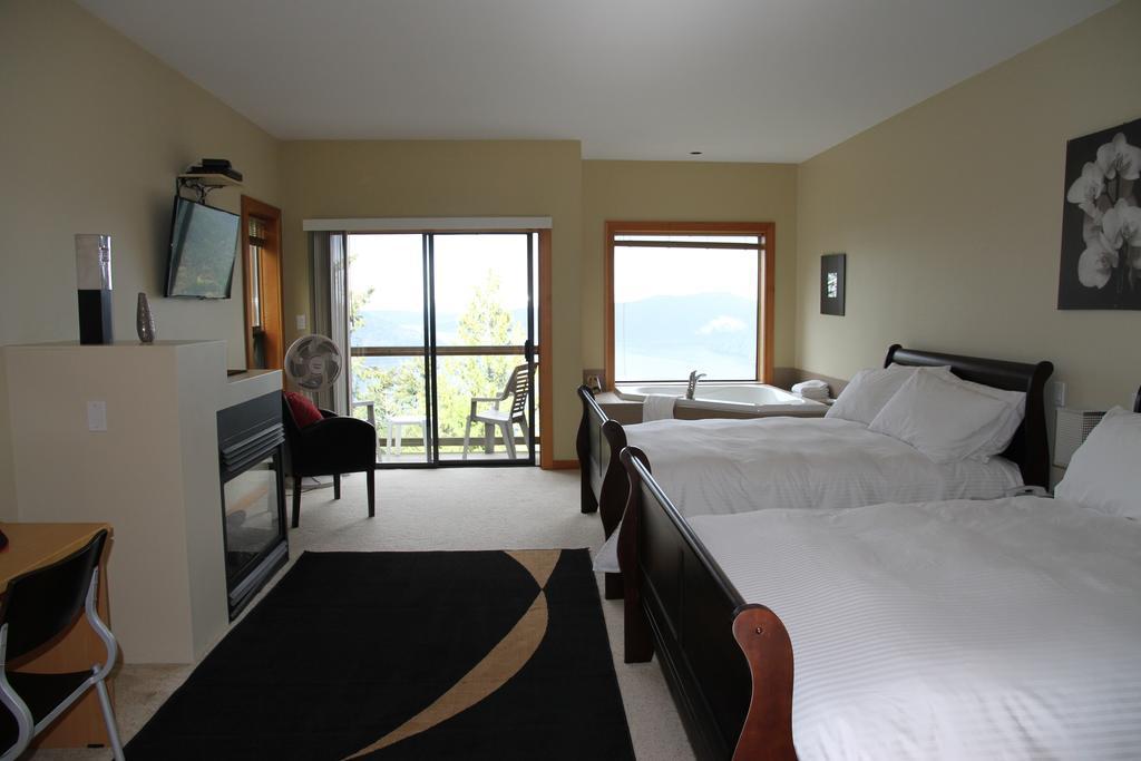 Moon Water Lodge Malahat Экстерьер фото