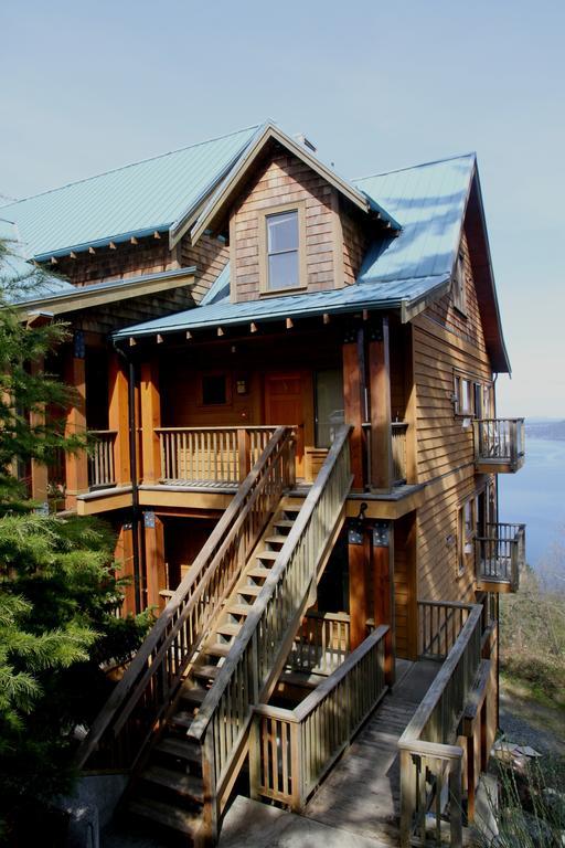 Moon Water Lodge Malahat Экстерьер фото