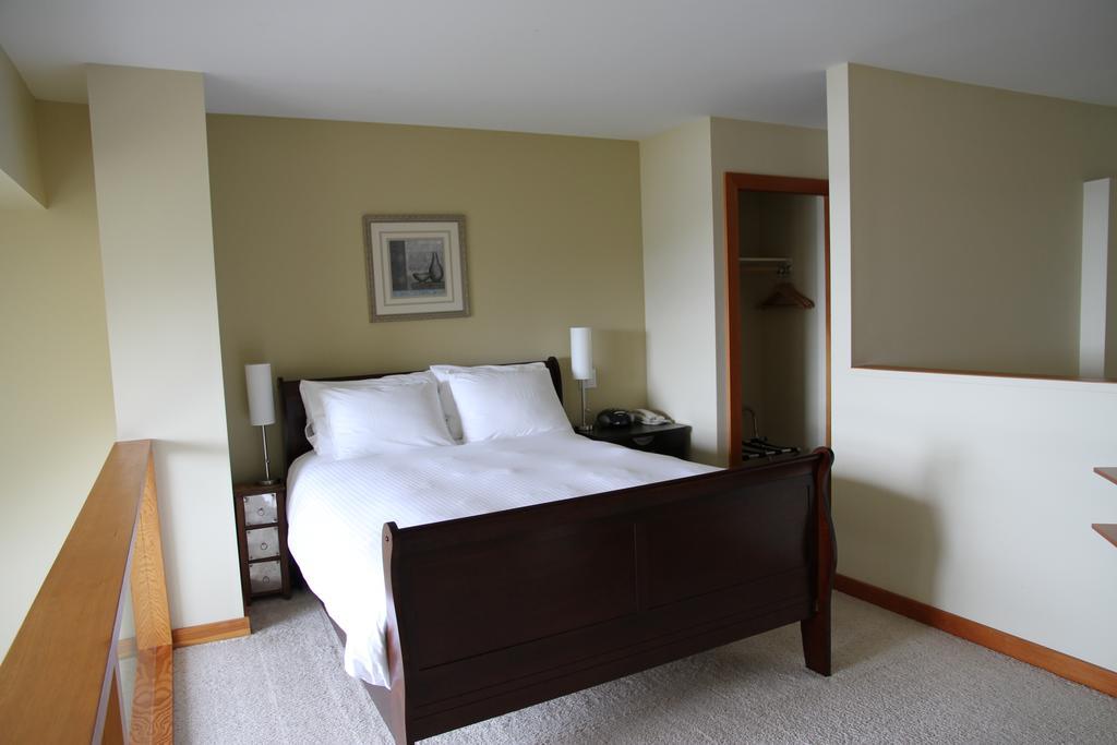 Moon Water Lodge Malahat Экстерьер фото